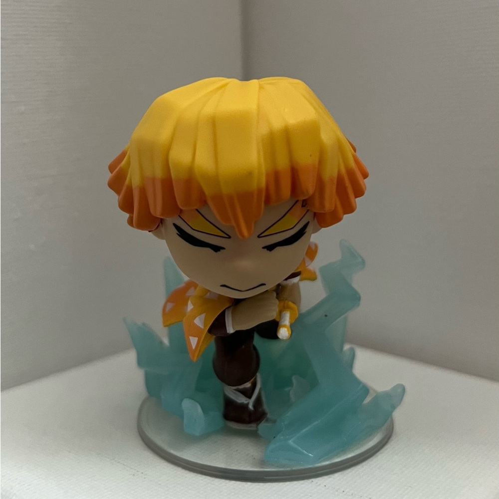 Demon Skayer Zenitsu Agatsuma figurine